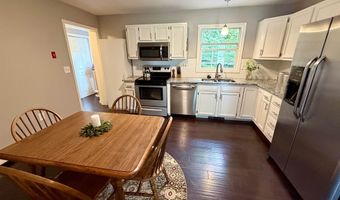 32 Albe Dr, Bennington, VT 05201