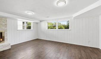 9831 SINGLETON Dr, Bethesda, MD 20817