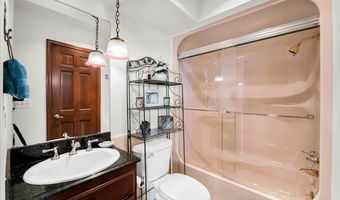 523 Lathrop Ave, Algonac, MI 48001