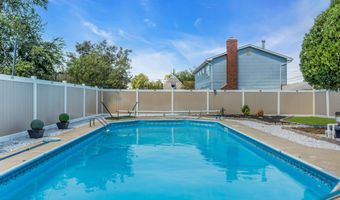 19 Spruce St, Beachwood, NJ 08722