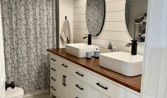 305 E Webster Ave, Ava, MO 65608