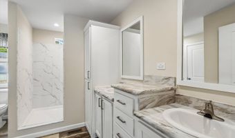 7368 NE BERWICK Dr #7, Ankeny, IA 50021