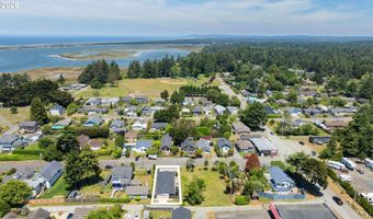 860 1ST St SE, Bandon, OR 97411