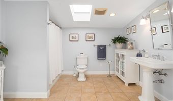 3 Harold St, Newport, RI 02840