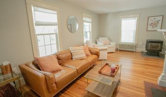 27 Princeton St, Bangor, ME 04401