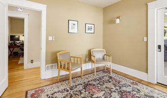 307 N Main St, Ashland, OR 97520