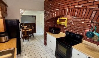 1418 Cleveland Ave, Baxter Springs, KS 66713