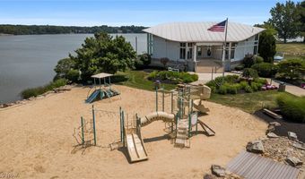1280 Surfside Cir, Aurora, OH 44202