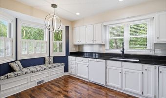 700 Hampton Cir 8, Aurora, OH 44202