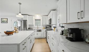 20 Roxbury Rd, Narragansett, RI 02882