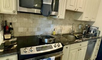 7 King James Ln, Atlantic Highlands, NJ 07716