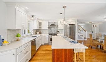 11 Knapton St St, Barrington, RI 02806