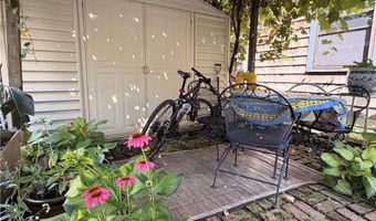 25 Marsh St, Newport, RI 02840