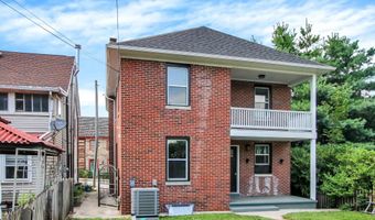 13 E KING St, Abbottstown, PA 17301