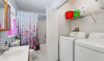 37 Wicken Sq, Albany, NY 12205