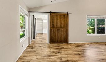 935 Cypress Point Loop, Ashland, OR 97520