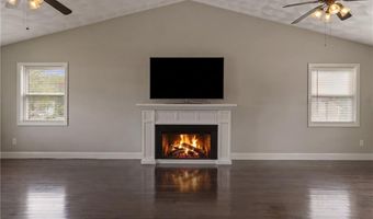 234 3rd Ave, Cranston, RI 02910