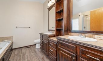 1421 N Lakeside Dr, Andover, KS 67002