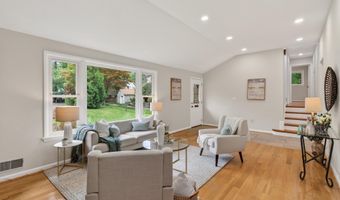 5701 RADNOR Ct, Bethesda, MD 20817