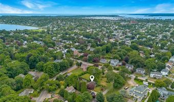 7 Boulevard E, Middletown, RI 02842