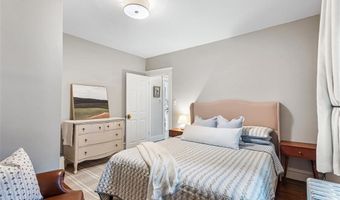 15 Berwick Pl, East Providence, RI 02916