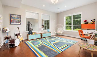 307 Windy Crest Dr, Ann Arbor, MI 48105