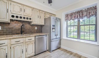 195 Kinnoll Hill Ct, Aberdeen, NJ 07747