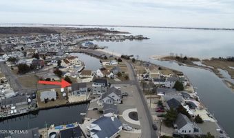 3 Drake Dr, Bayville, NJ 08721