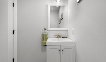 30 Gloucester St 30, Arlington, MA 02476