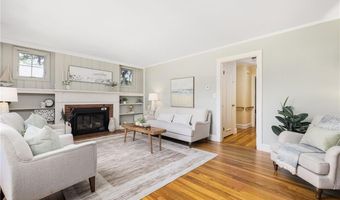 75 Markwood Dr, Barrington, RI 02806