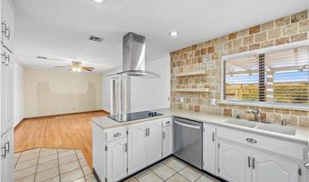 16048 Wintun Rd, Apple Valley, CA 92307