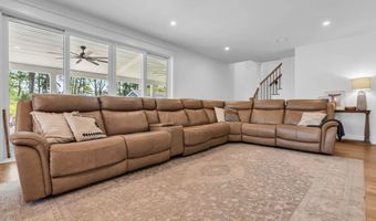20 Hannah Lee Rd, Barnegat, NJ 08005