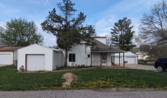 421 S 8th St, Albia, IA 52531