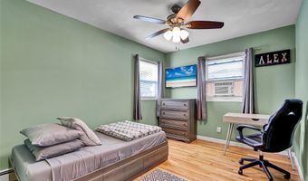 1 Somerset Rd W, Amityville, NY 11701