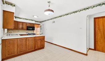 7438 Cheshire Ln, Affton, MO 63123