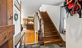 33 Wapping Dr, Bristol, RI 02809