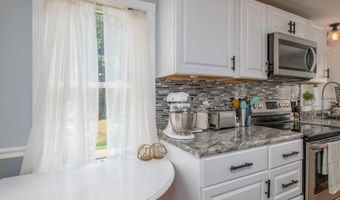 795 Riverside Dr, Augusta, ME 04330