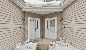 1431 Essex St, Algonquin, IL 60102