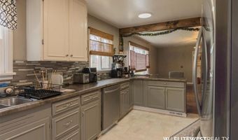 30 N Division St, Cowley, WY 82420
