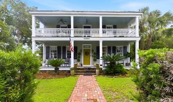 128 4th St, Apalachicola, FL 32320