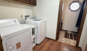330 Fairview Dr, Aurora, NE 68818