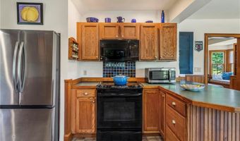 201 Paradise Ave, Middletown, RI 02842