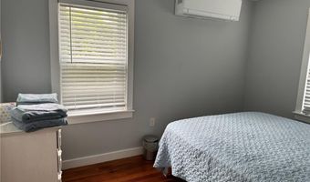 53 Center Ave, Middletown, RI 02842