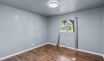 1304 S Adams Ave, Aurora, MO 65605