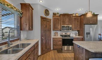 932 Waters Edge Cir, Avon, MN 56310