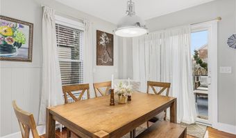 5 Conrad Ct, Newport, RI 02840