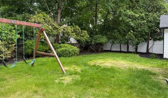 41 Woods Ave, Bergenfield, NJ 07621