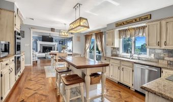 12 E Gate Dr, Alloway, NJ 07418