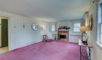 125 New Rd, East Providence, RI 02916