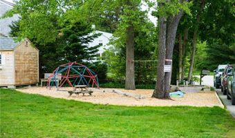 2 Cherry Ln, Bristol, RI 02809